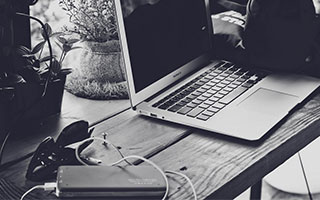 你说有意思不？曼联没有参加欧冠，欧冠赛场却满眼都是曼联球员！